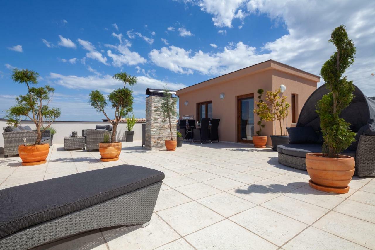 Luxury Apartment With Private Rooftop Terrace Pula Exterior photo