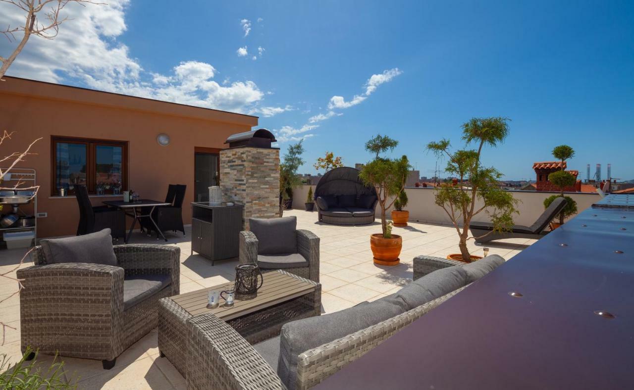 Luxury Apartment With Private Rooftop Terrace Pula Exterior photo