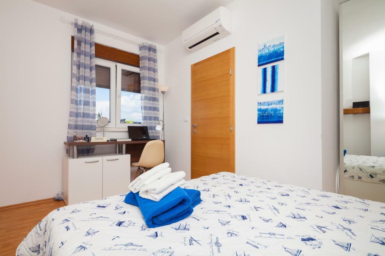Luxury Apartment With Private Rooftop Terrace Pula Exterior photo