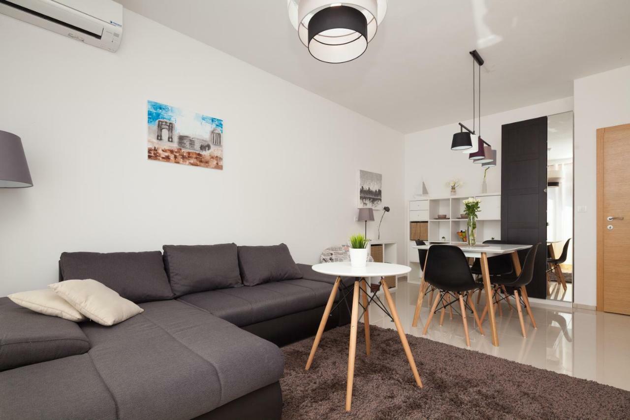 Luxury Apartment With Private Rooftop Terrace Pula Exterior photo