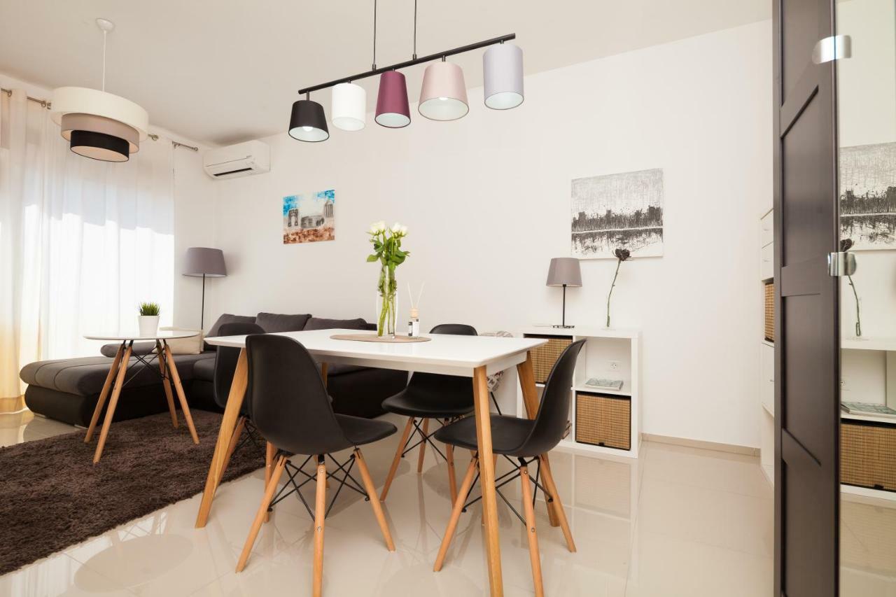 Luxury Apartment With Private Rooftop Terrace Pula Exterior photo