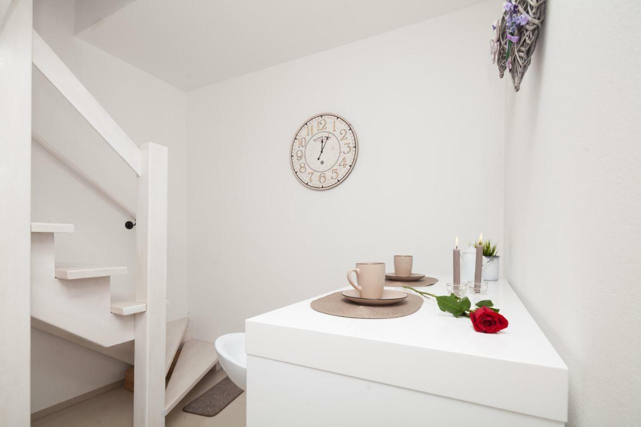 Luxury Apartment With Private Rooftop Terrace Pula Exterior photo